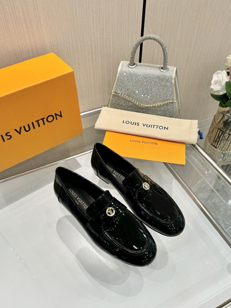 l0vis Vvtt0n loafers